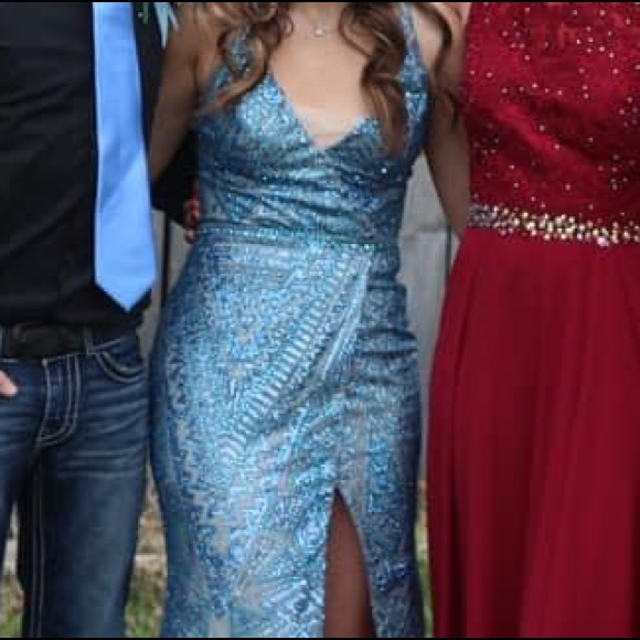 GORGEOUS PROM DRESS! - Picture 4 of 12